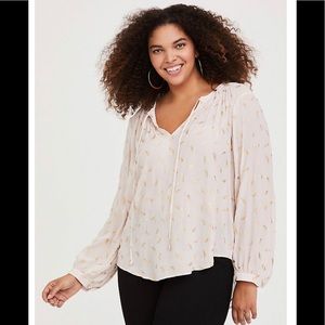 Torrid Ivory Feather Crepe Blouse Size 4X NWT